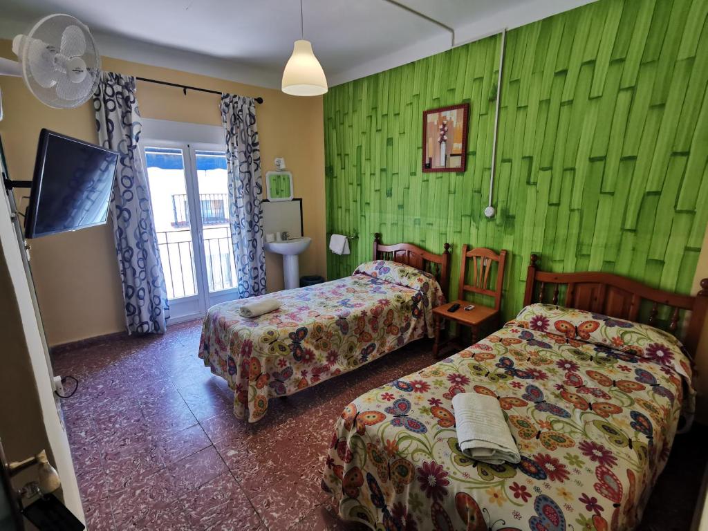 Habitación doble con dos camas del Hostal Doña Carmen